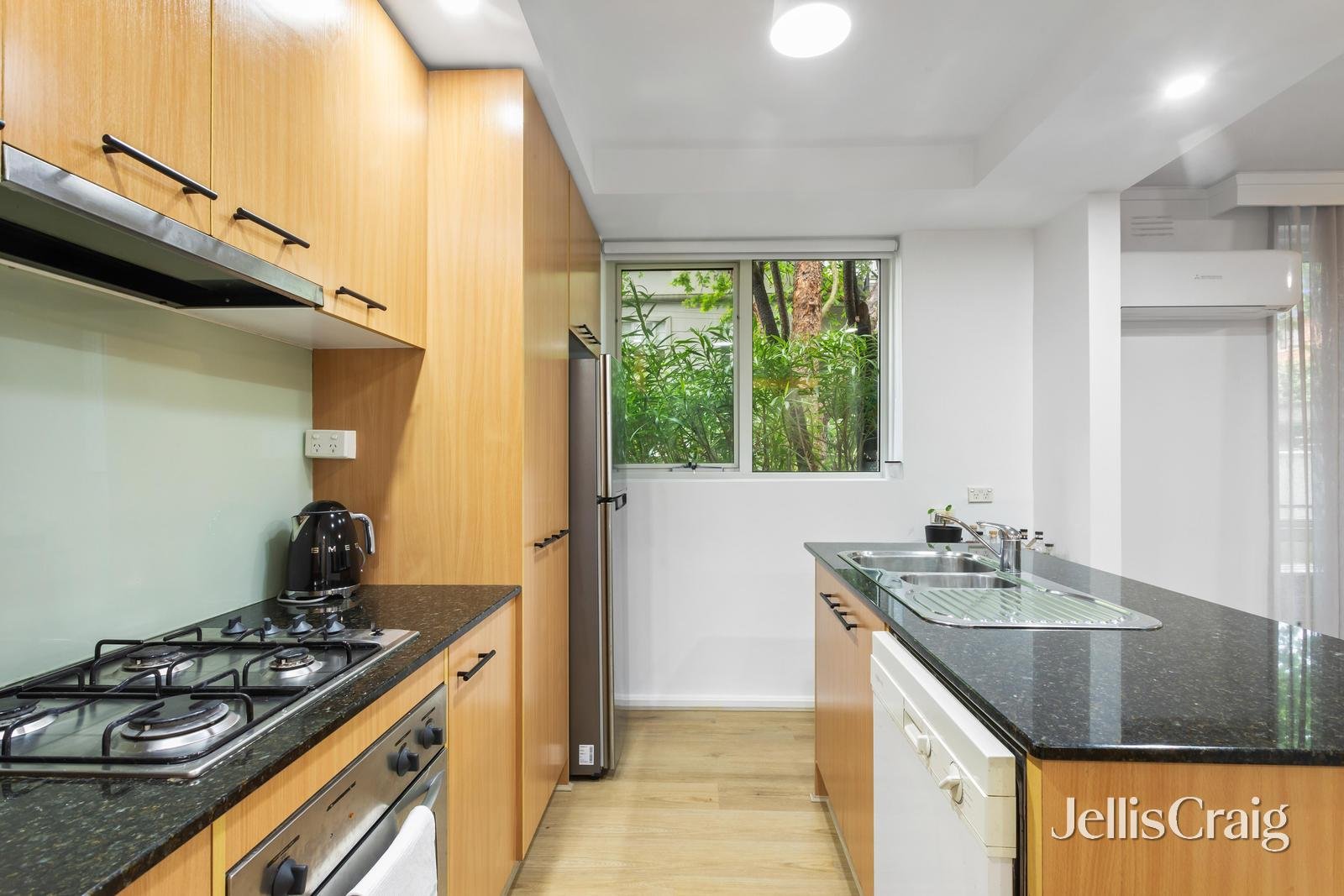 2/86 Cromwell Road, South Yarra image 4