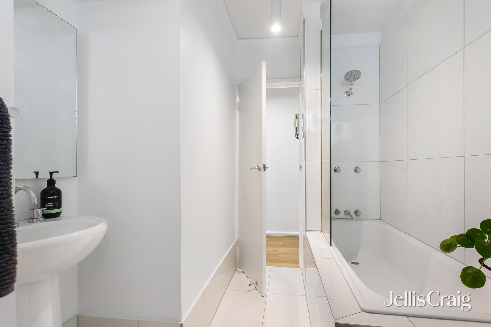 2/86 Cromwell Road, South Yarra image 9