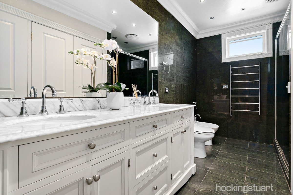 286 Mont Albert Road, Surrey Hills image 8