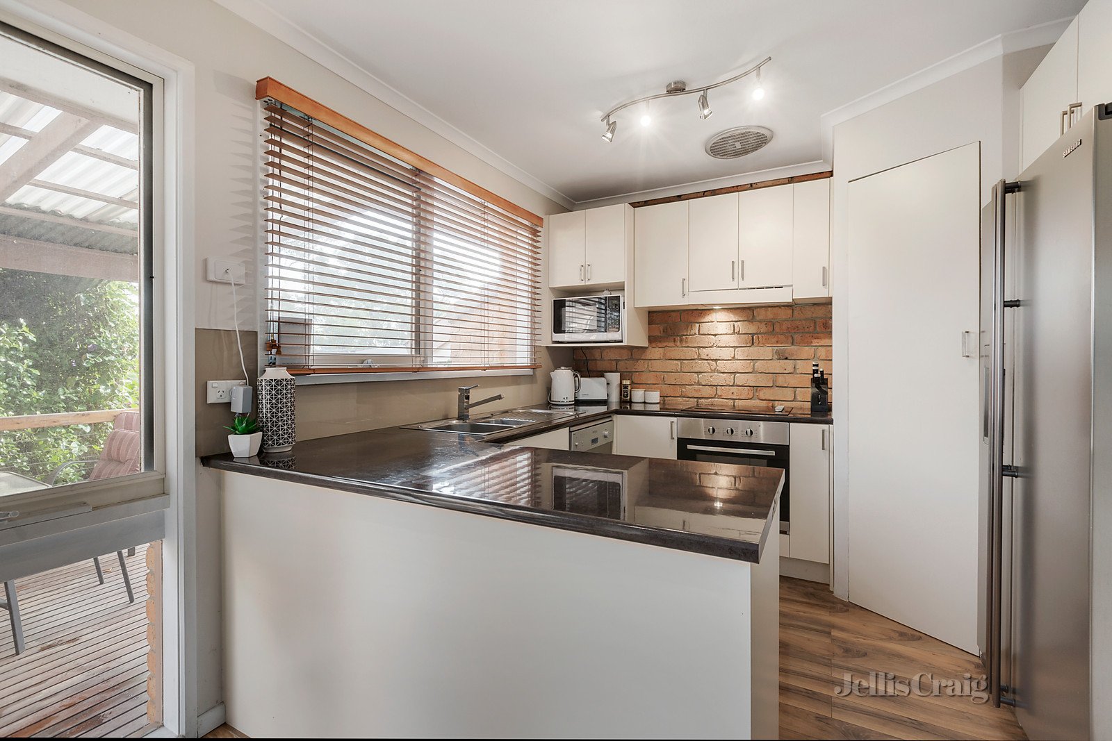 2/86 Mountain View Road, Montmorency image 3