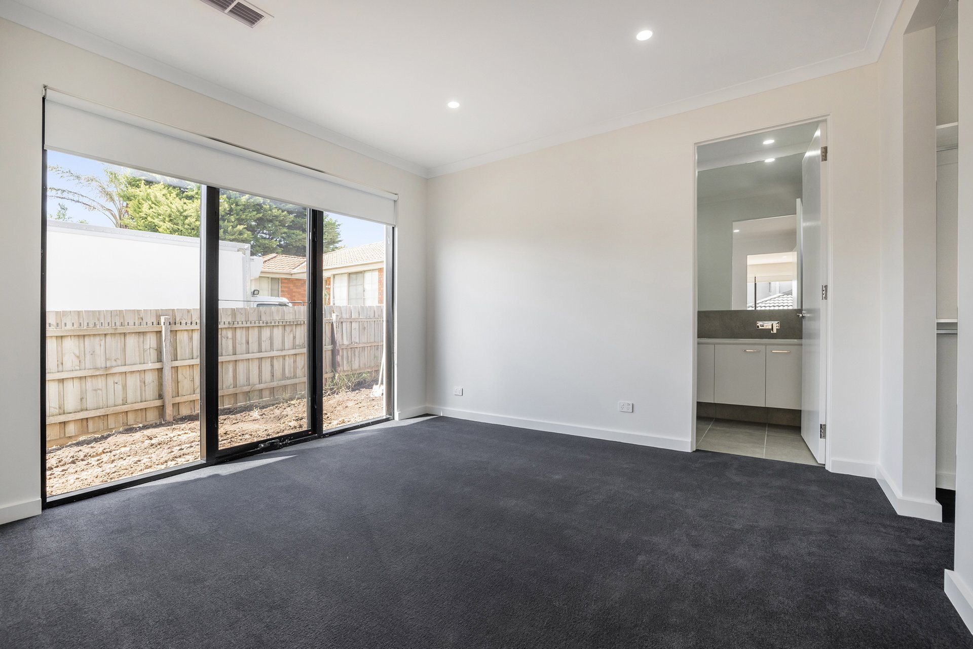 2/86 Stanley Avenue, Mount&nbsp;Waverley image 3