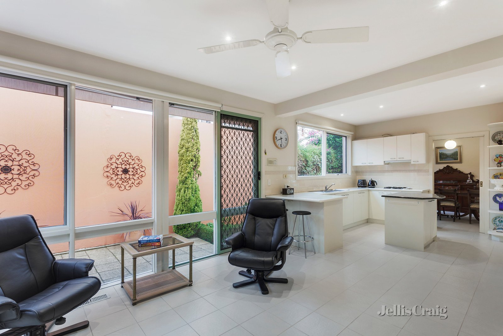 2/87 High Street, Glen Iris image 3