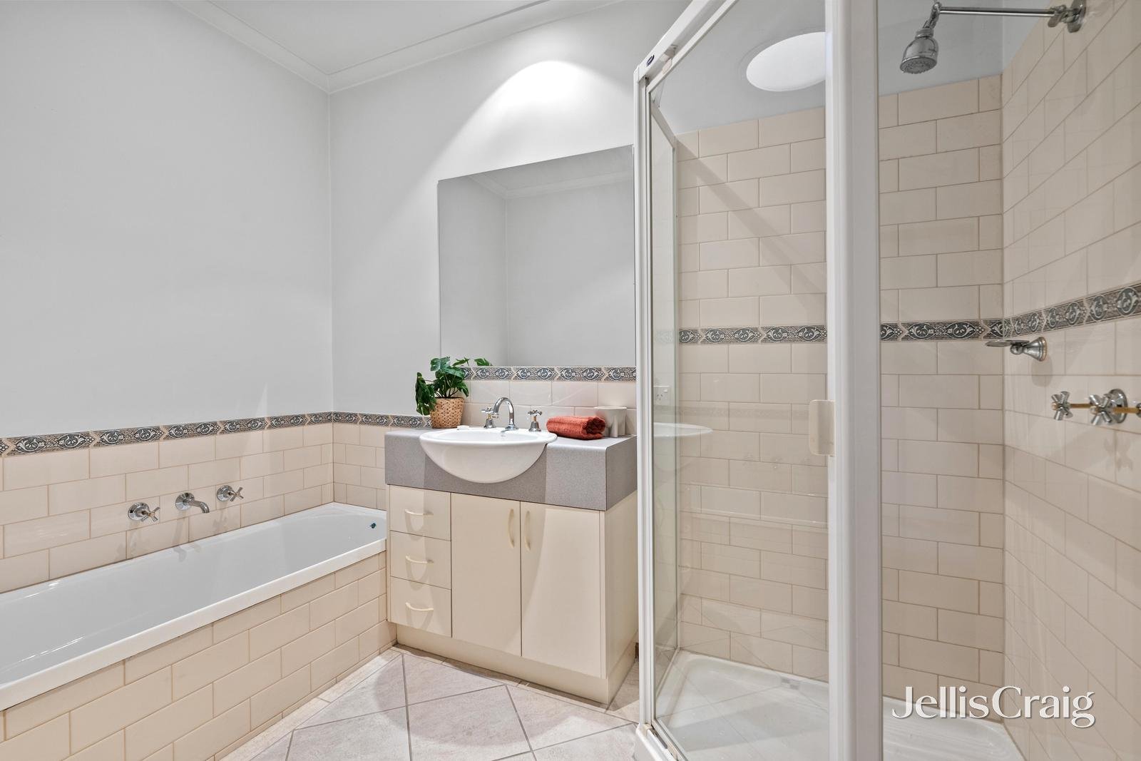 2/88 Main Street, Blackburn image 9