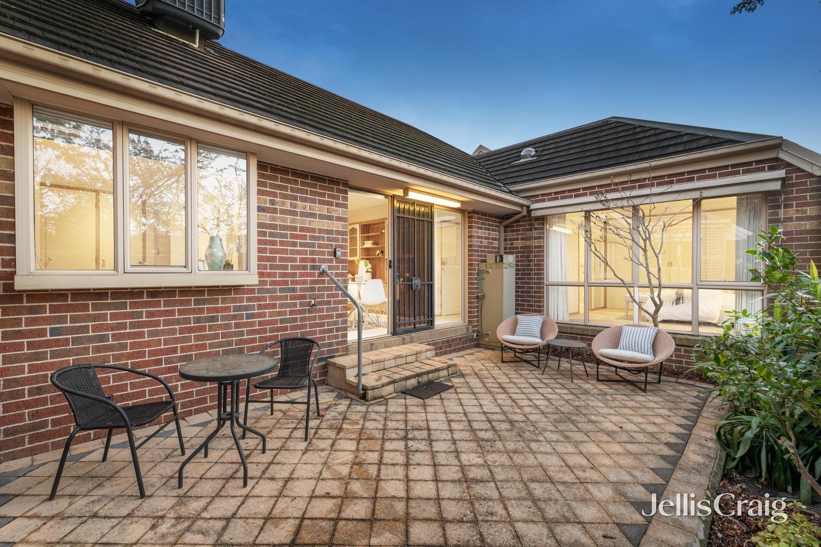 2/88 Main Street, Blackburn image 12