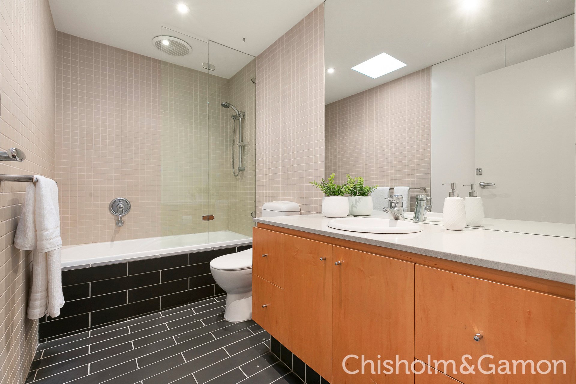 2/88 Ormond Road, Elwood image 12