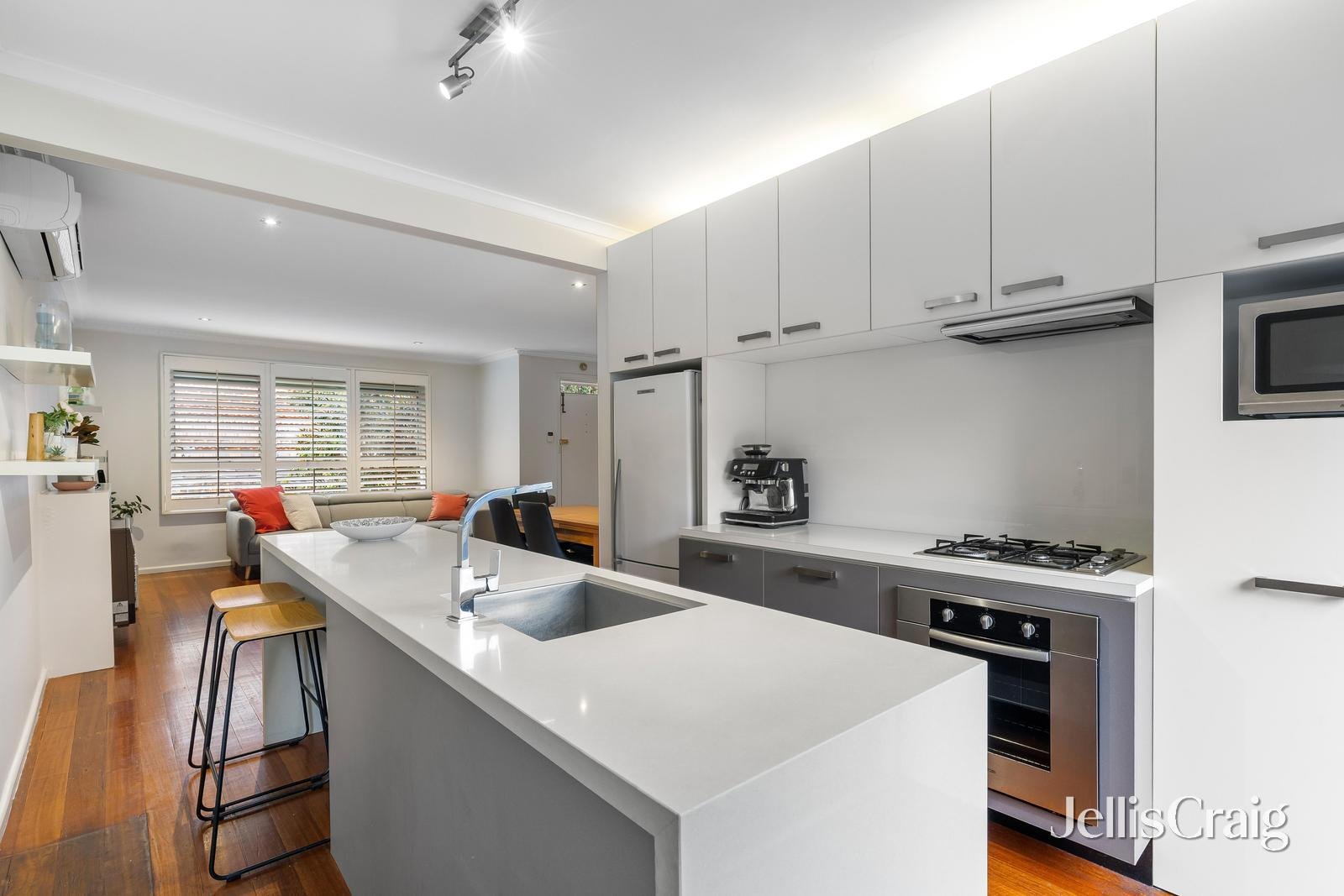 2/88 Roslyn Street, Brighton image 3