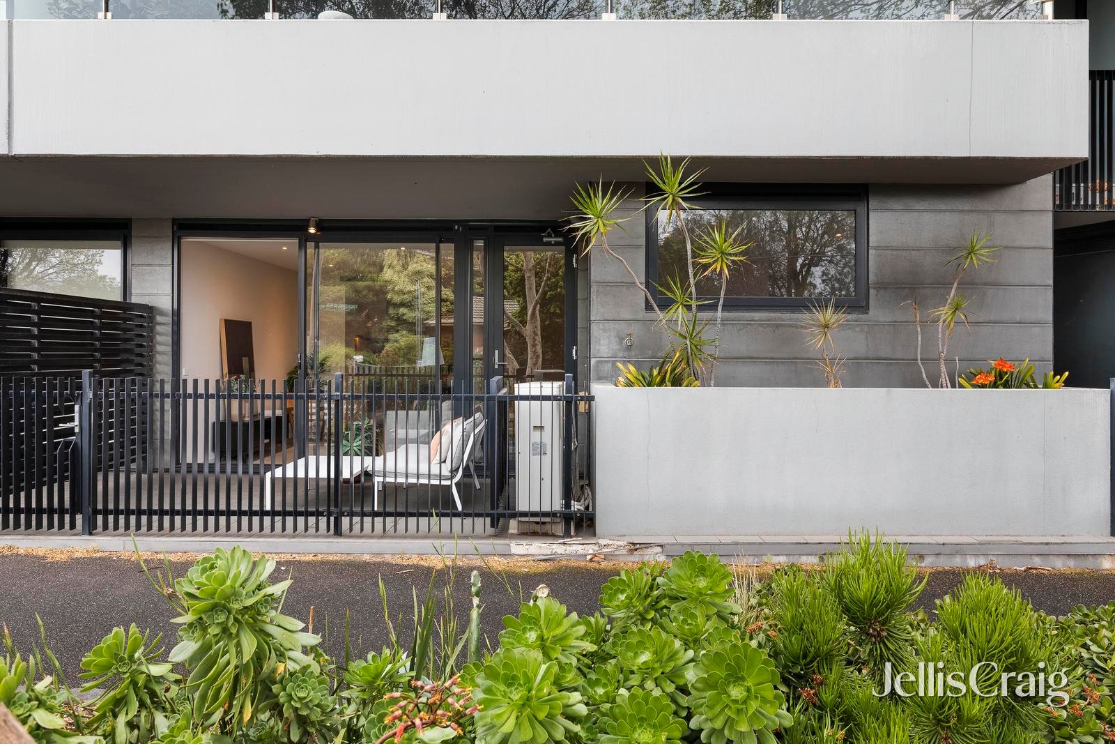 2/88 Trenerry Crescent, Abbotsford image 3