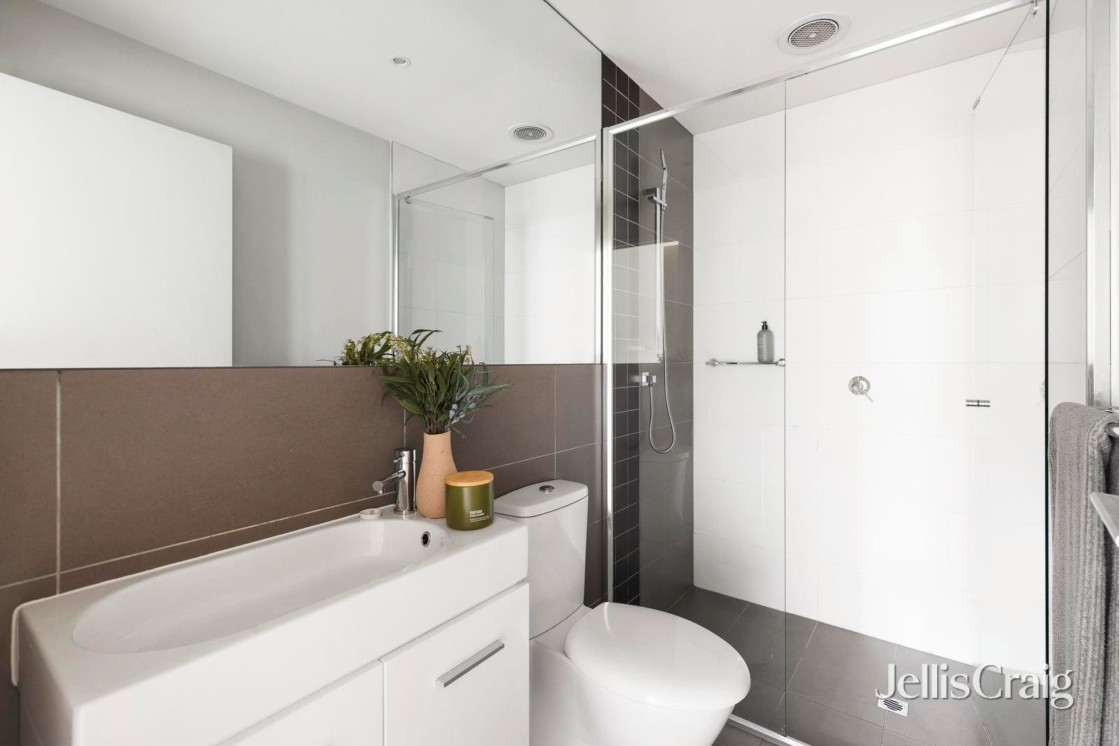 2/88 Trenerry Crescent, Abbotsford image 8