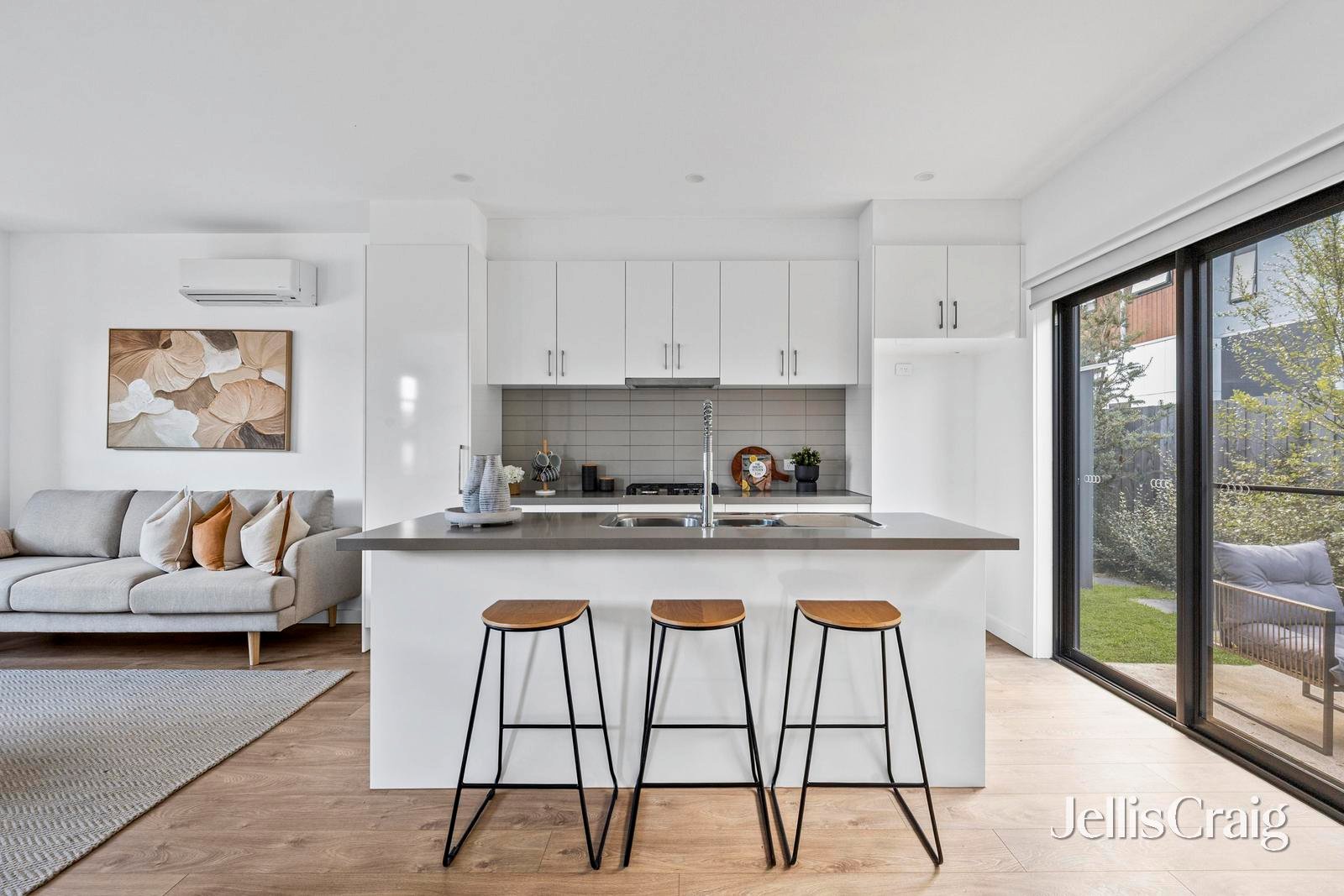 2/88 Westmoreland Road, Sunshine&nbsp;North image 3