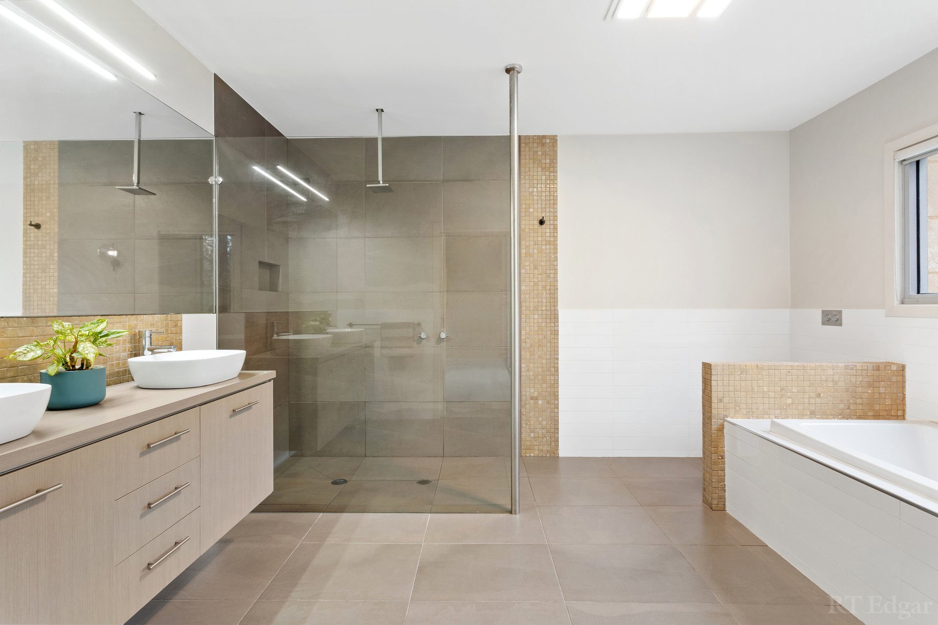 Property Gallery Thumbnail 8