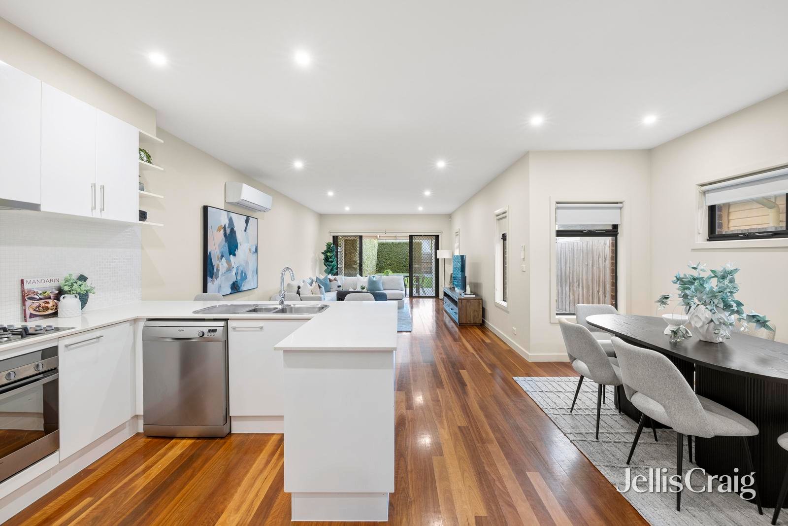 28a Barrington Street, Bentleigh East image 4