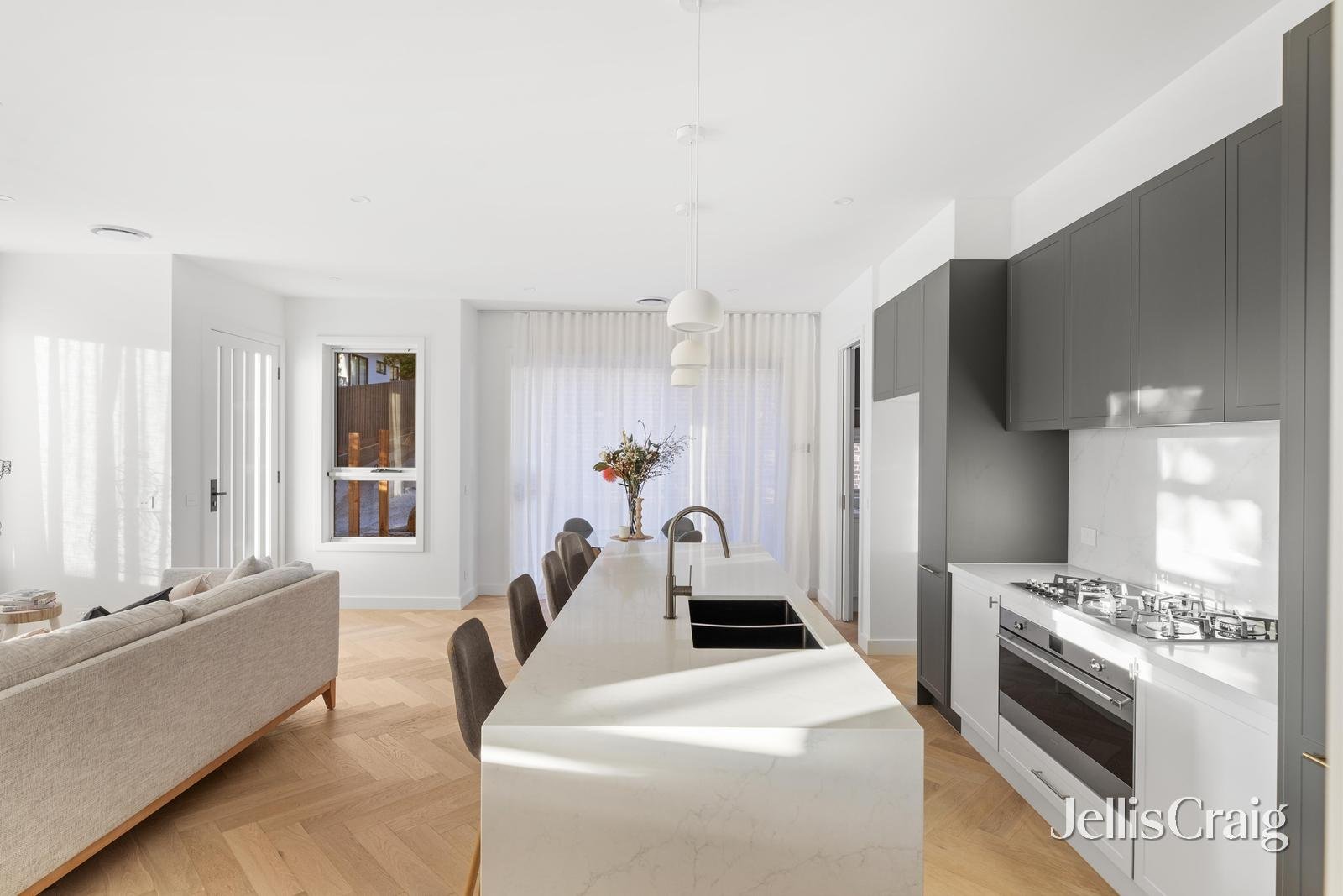 2/8A Bird Street, Eltham image 6