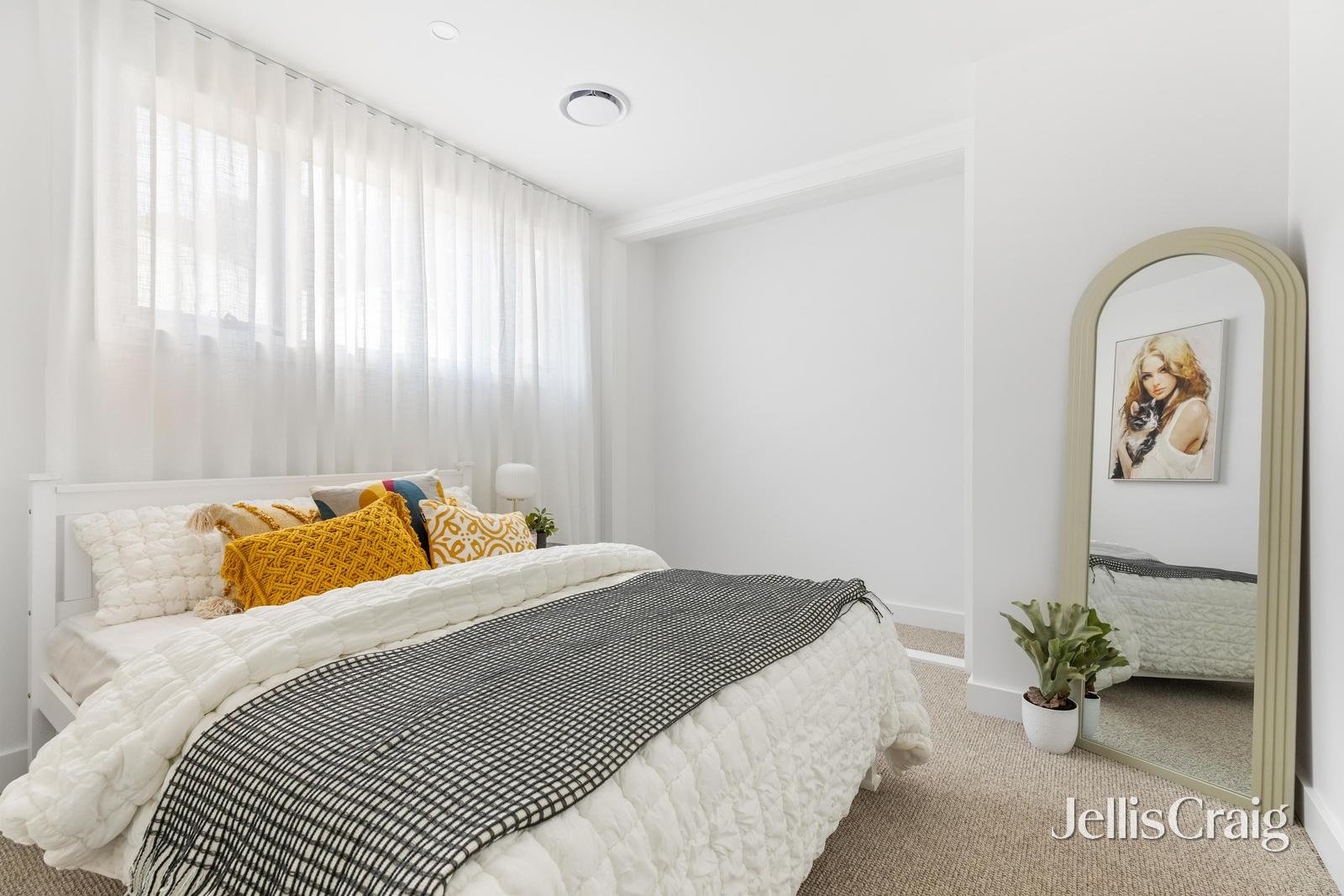 2/8A Bird Street, Eltham image 12