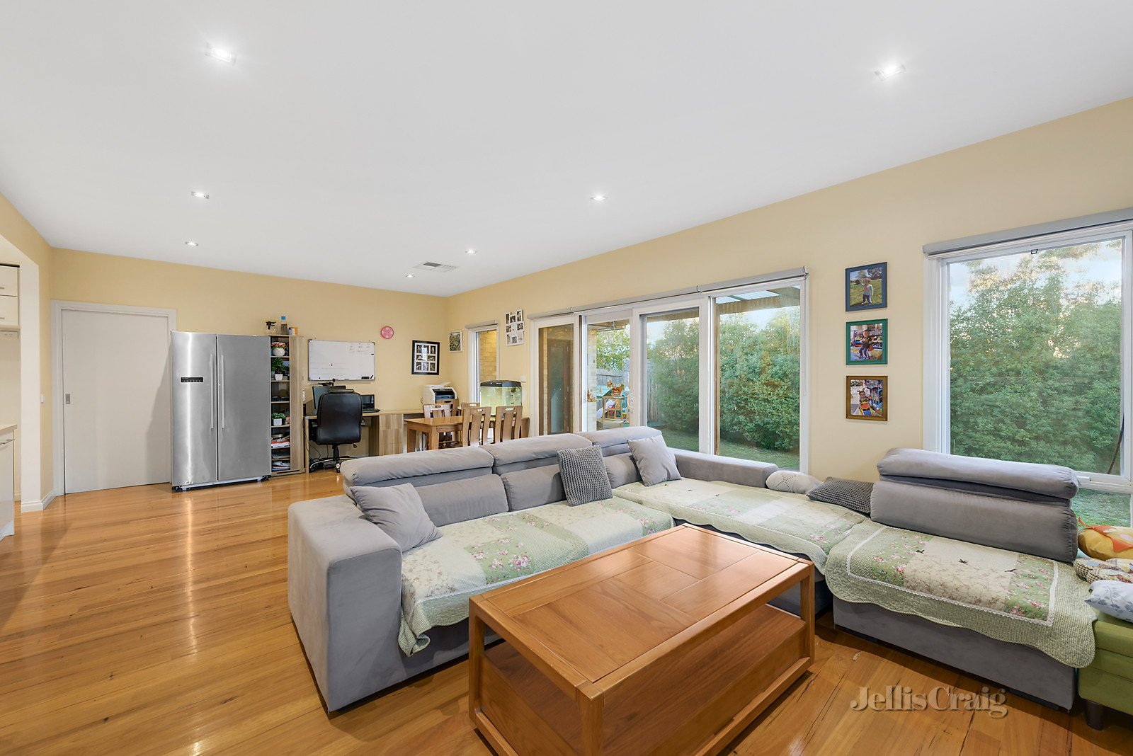 2/8a Cook Road, Mitcham image 4