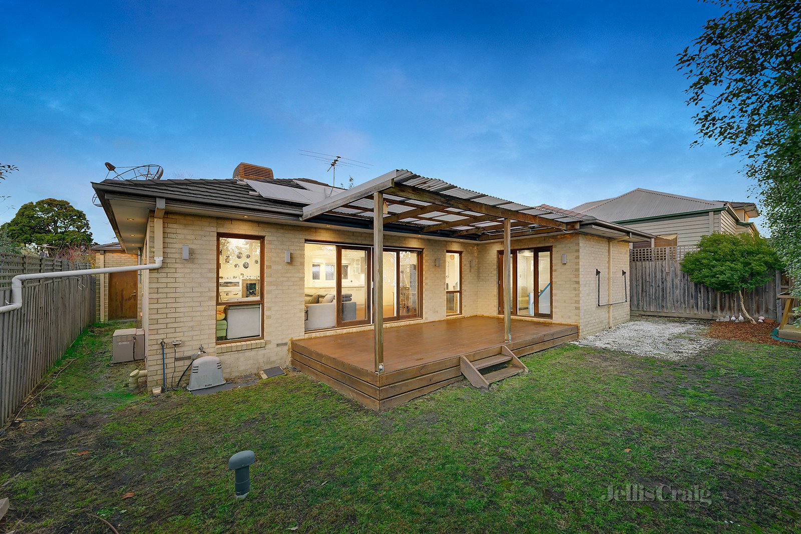 2/8a Cook Road, Mitcham image 10