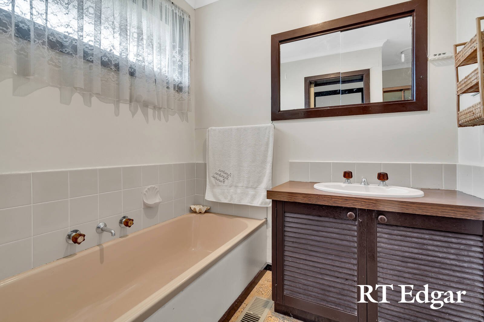 Property Gallery Thumbnail 6