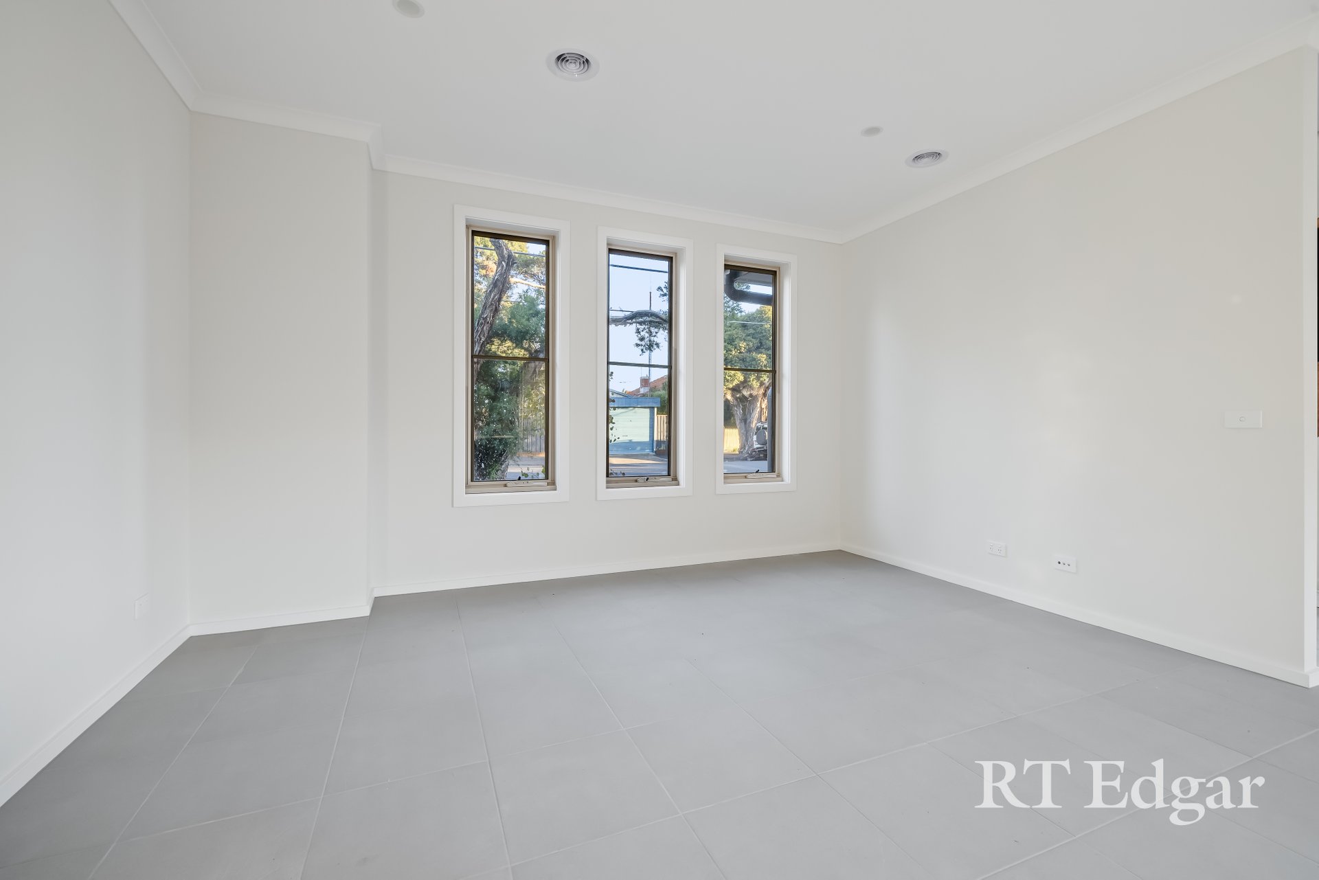 Property Gallery Thumbnail 3