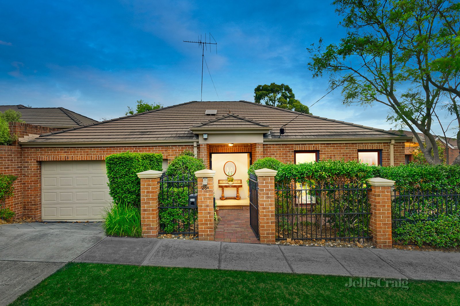 28B Yarrbat Avenue, Balwyn image 1