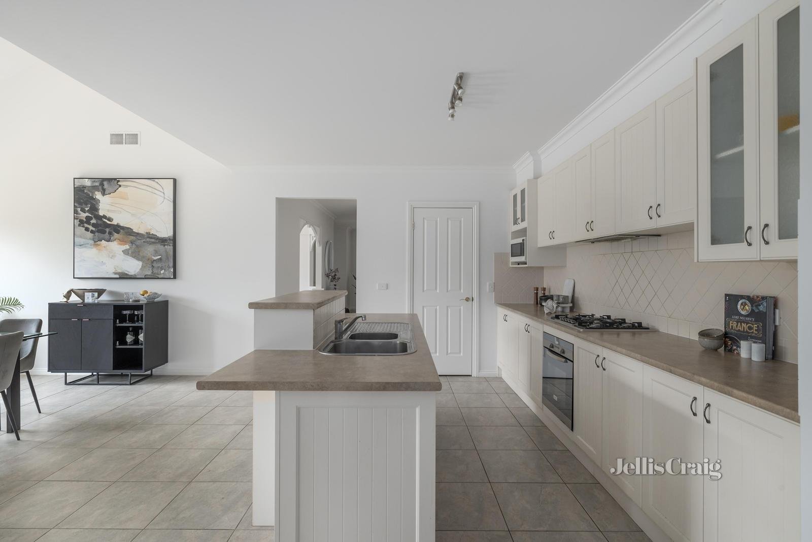 29 Abbin Avenue, Bentleigh East image 3