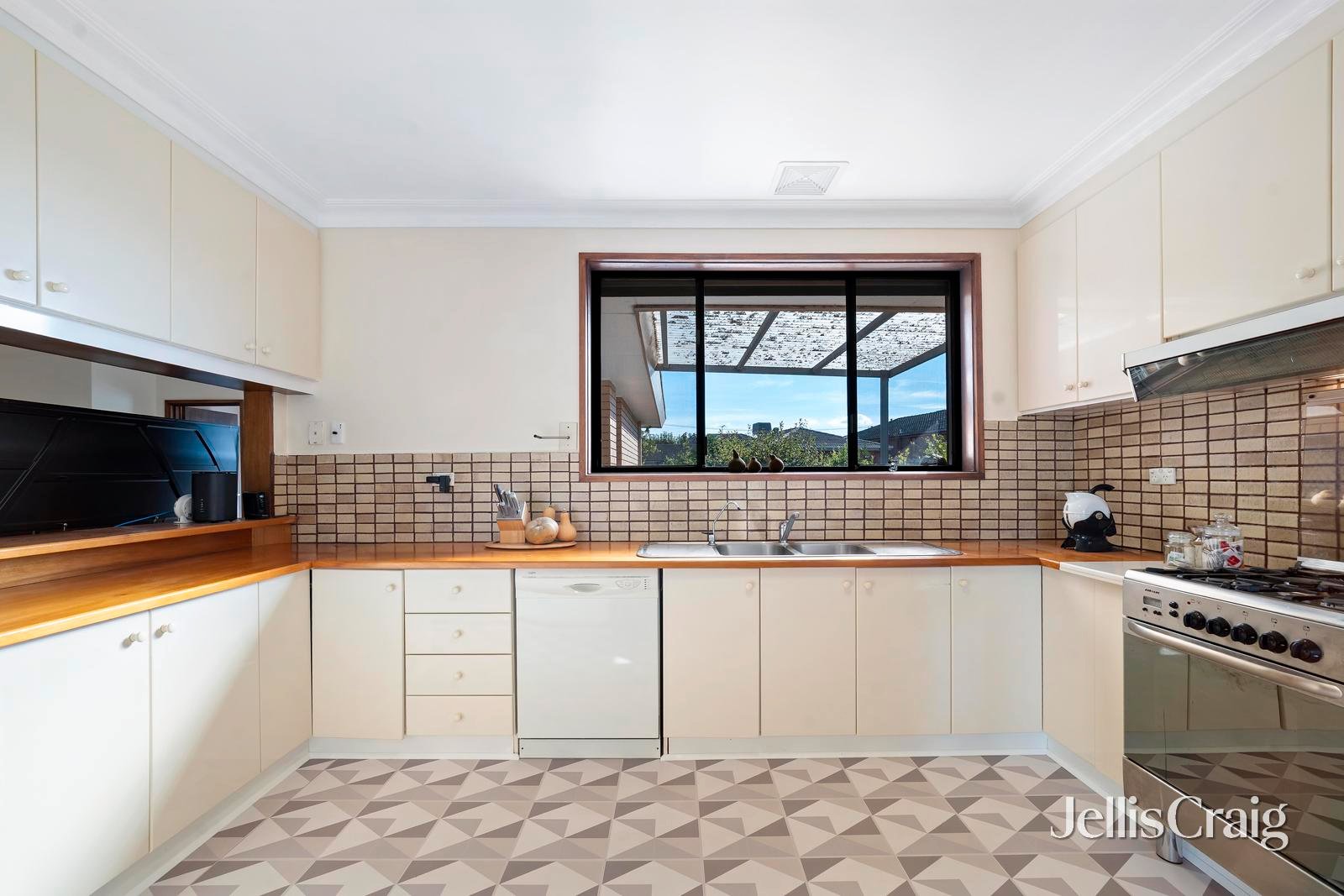 29 Alison Avenue, Bulleen image 3