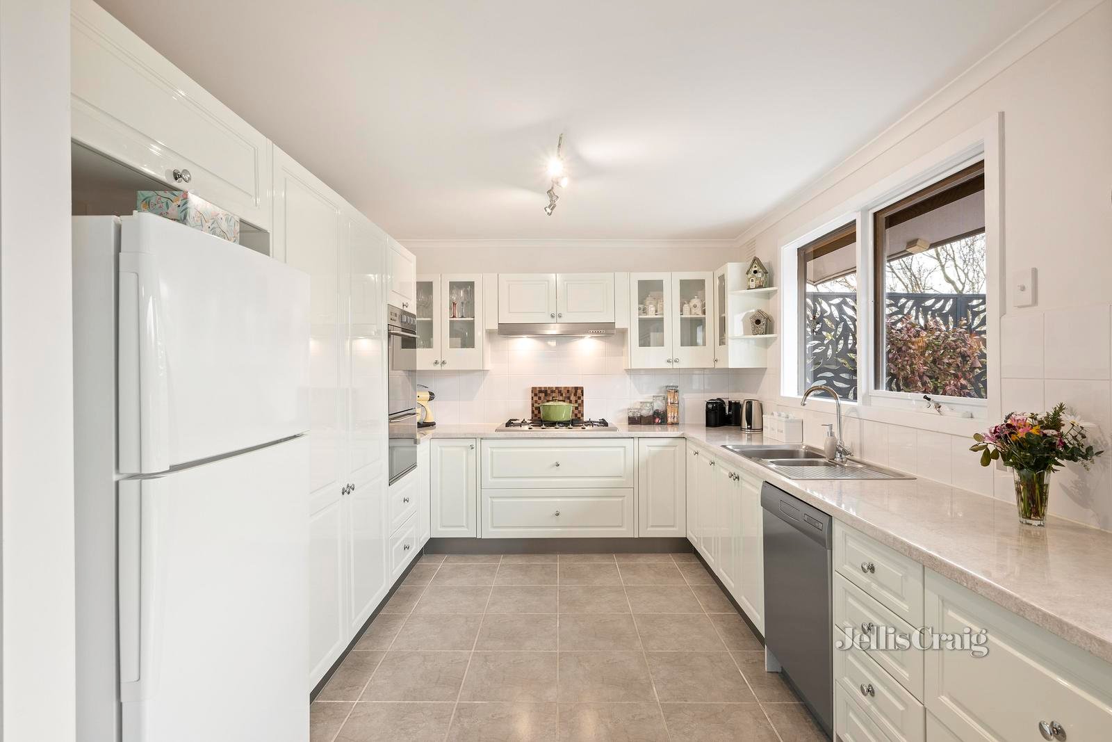 29 Alpine Boulevard, Launching Place image 4