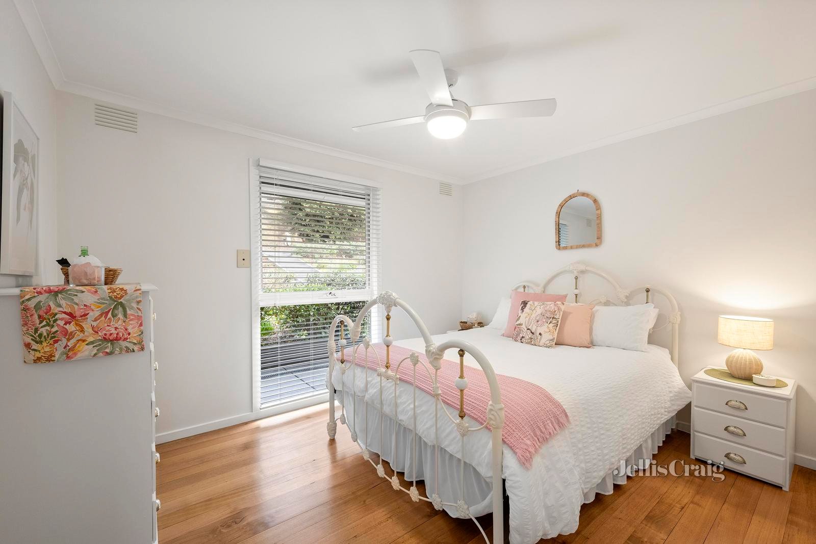 29 Alpine Boulevard, Launching Place image 8