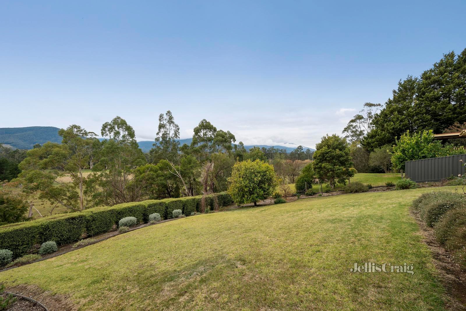 29 Alpine Boulevard, Launching Place image 13