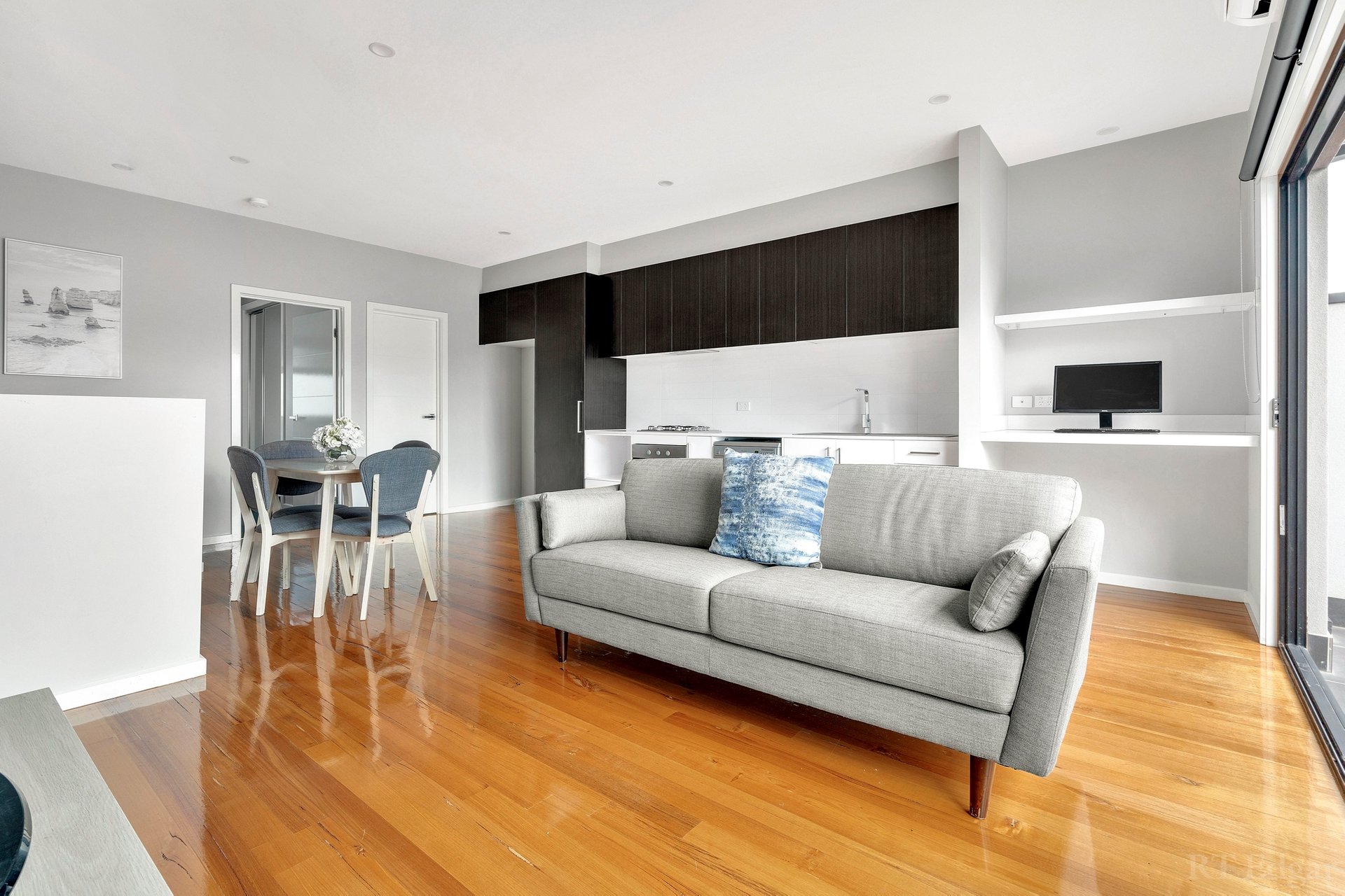 Property Gallery Thumbnail 3