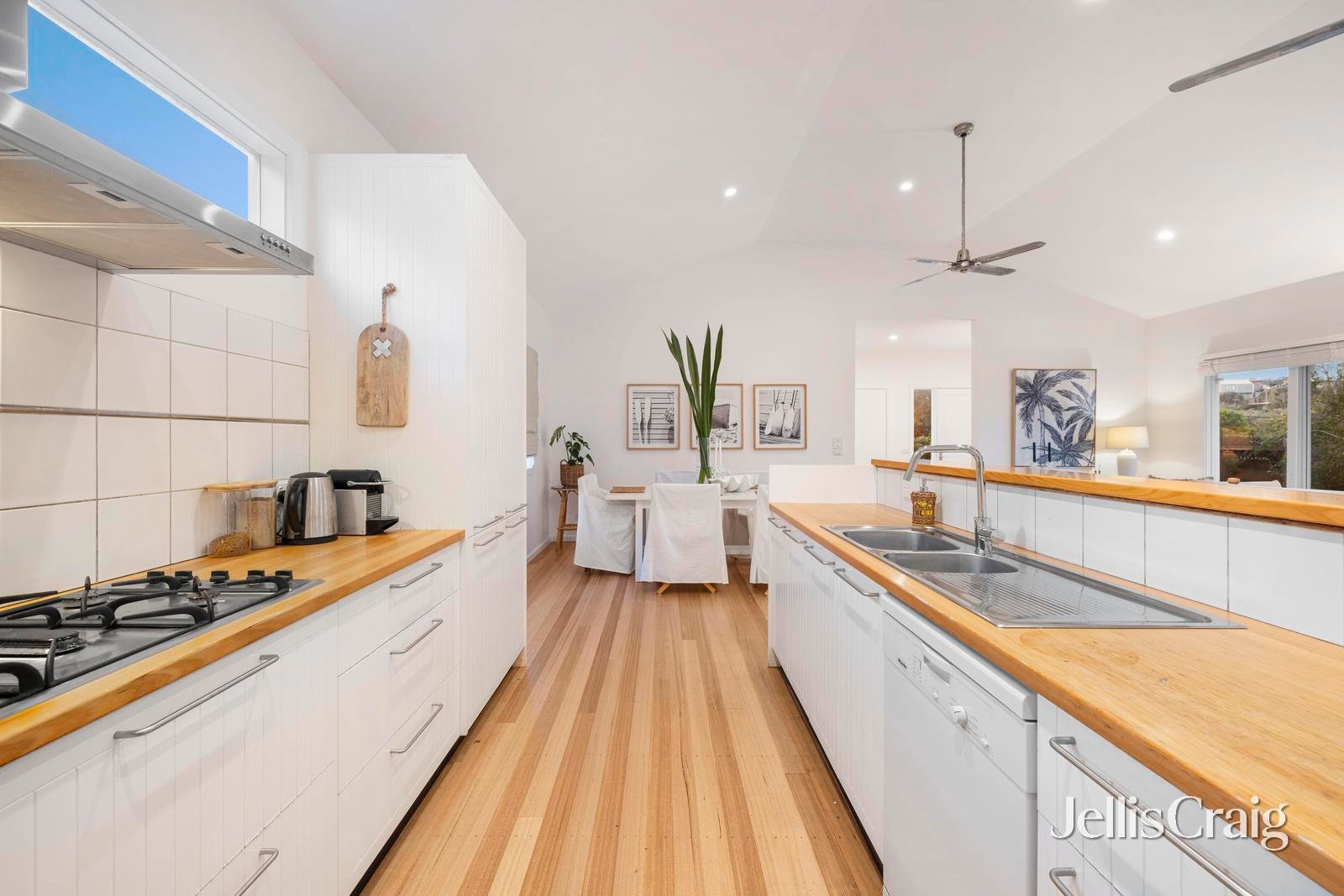 29 Beach Avenue, Blairgowrie image 5