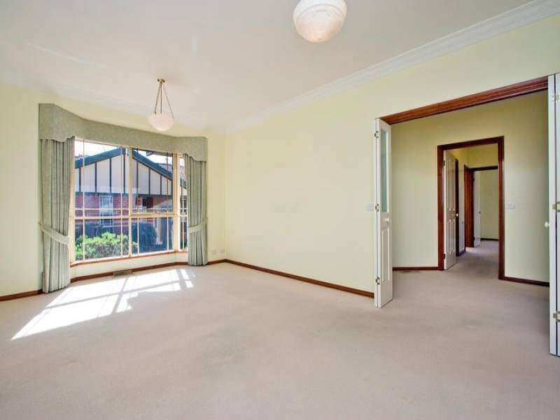 2/9 Beaufort Road, Croydon image 5