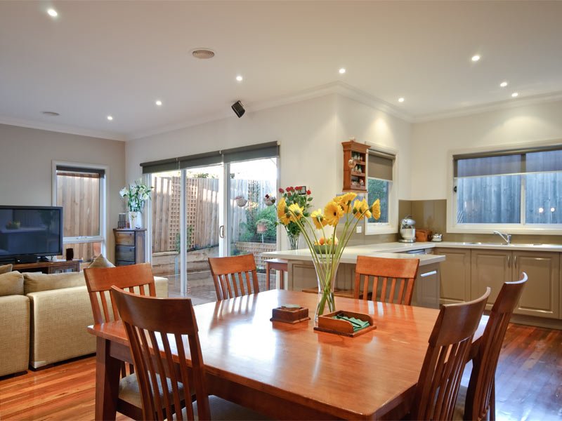 2/9 Burch Street, Blackburn North image 4