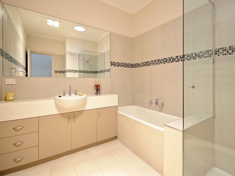 2/9 Burch Street, Blackburn North image 6