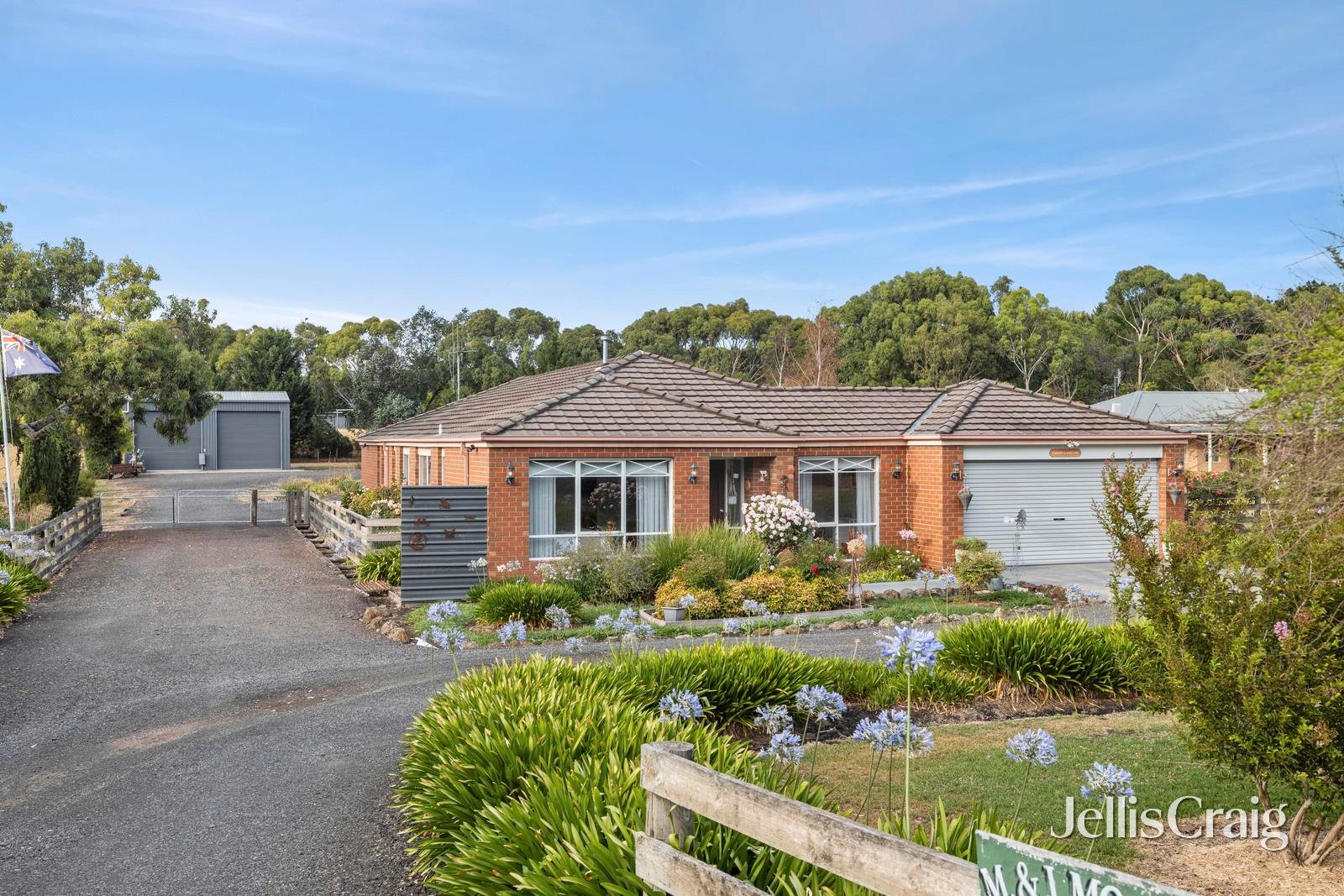 29 Burton Avenue, Kyneton image 2