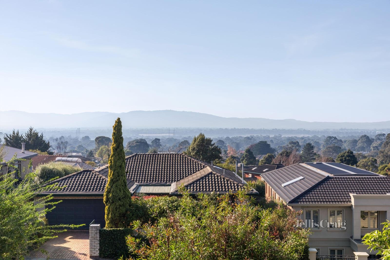 29 Caithness Crescent, Glen Waverley image 2