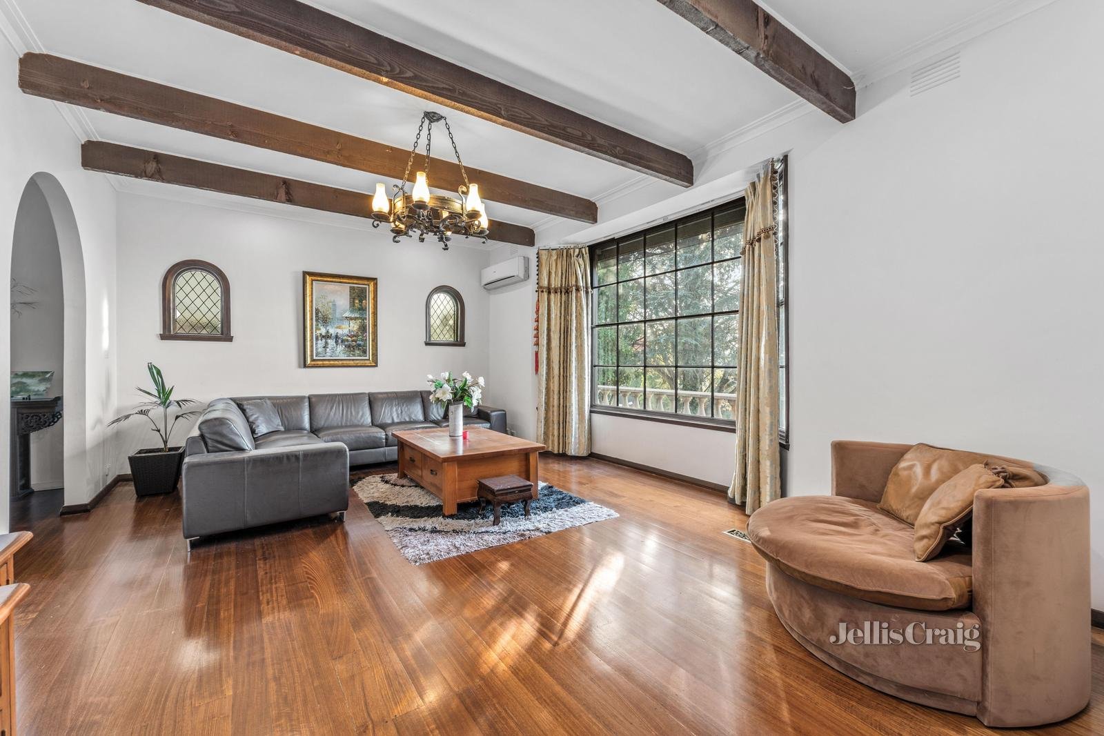 29 Caithness Crescent, Glen Waverley image 3