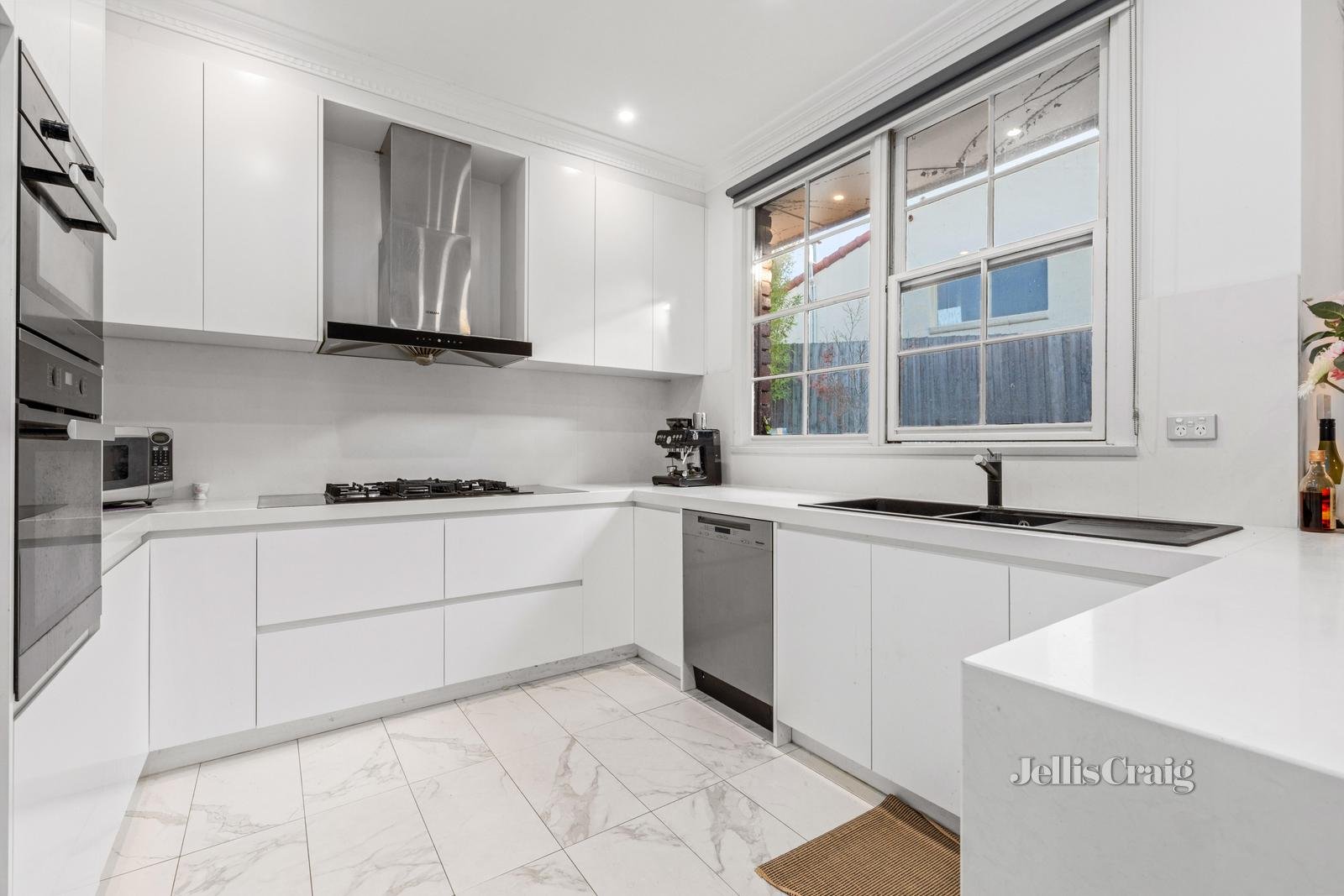 29 Caithness Crescent, Glen Waverley image 4