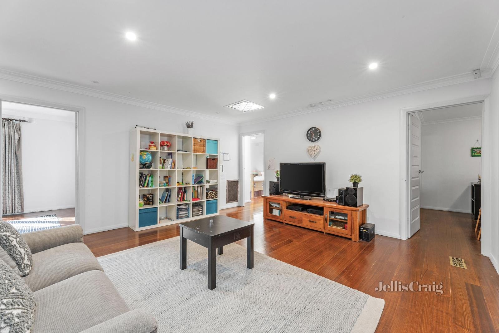 29 Caithness Crescent, Glen Waverley image 6
