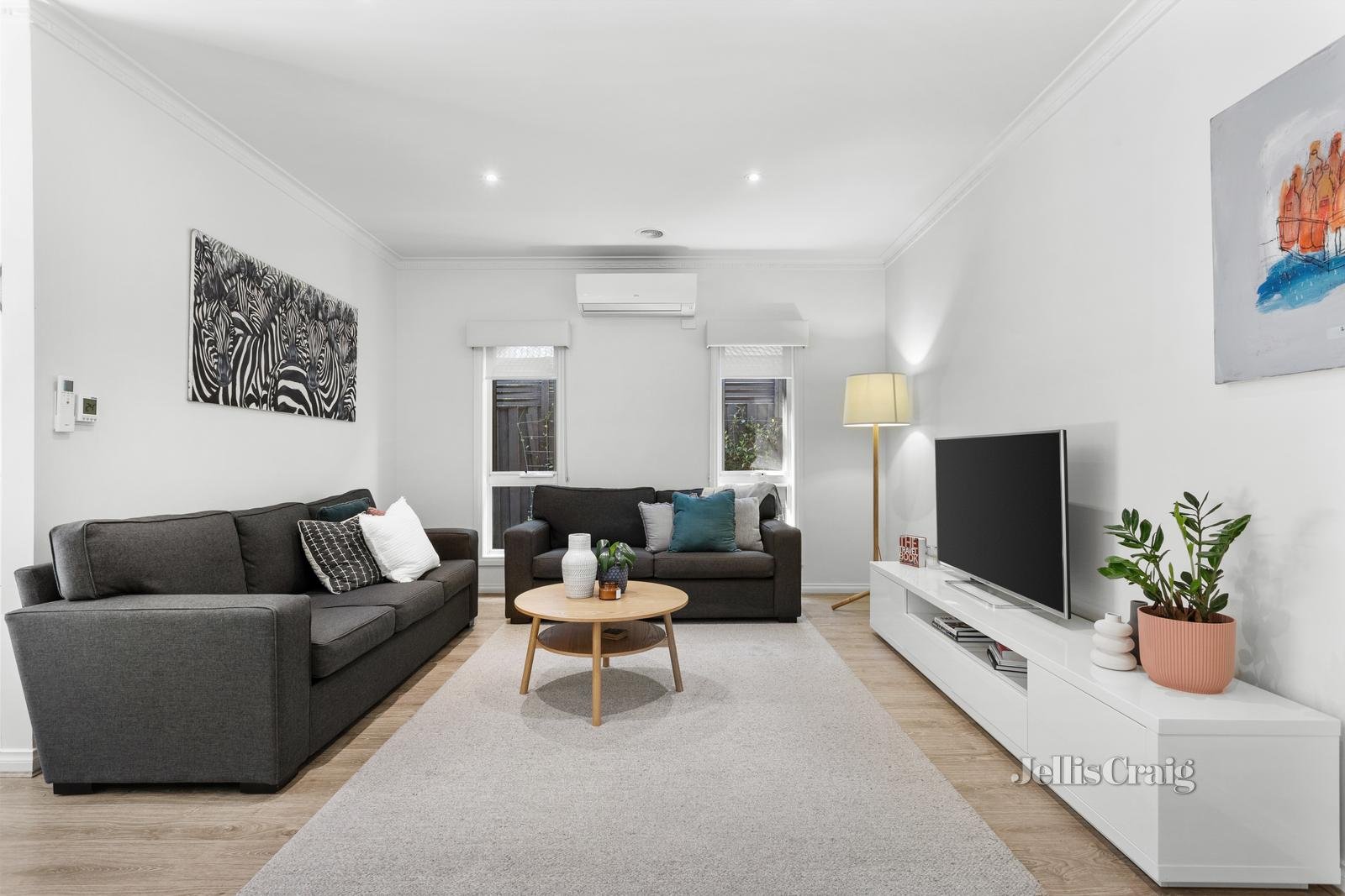 2/9 Clairmont Avenue, Bentleigh image 2