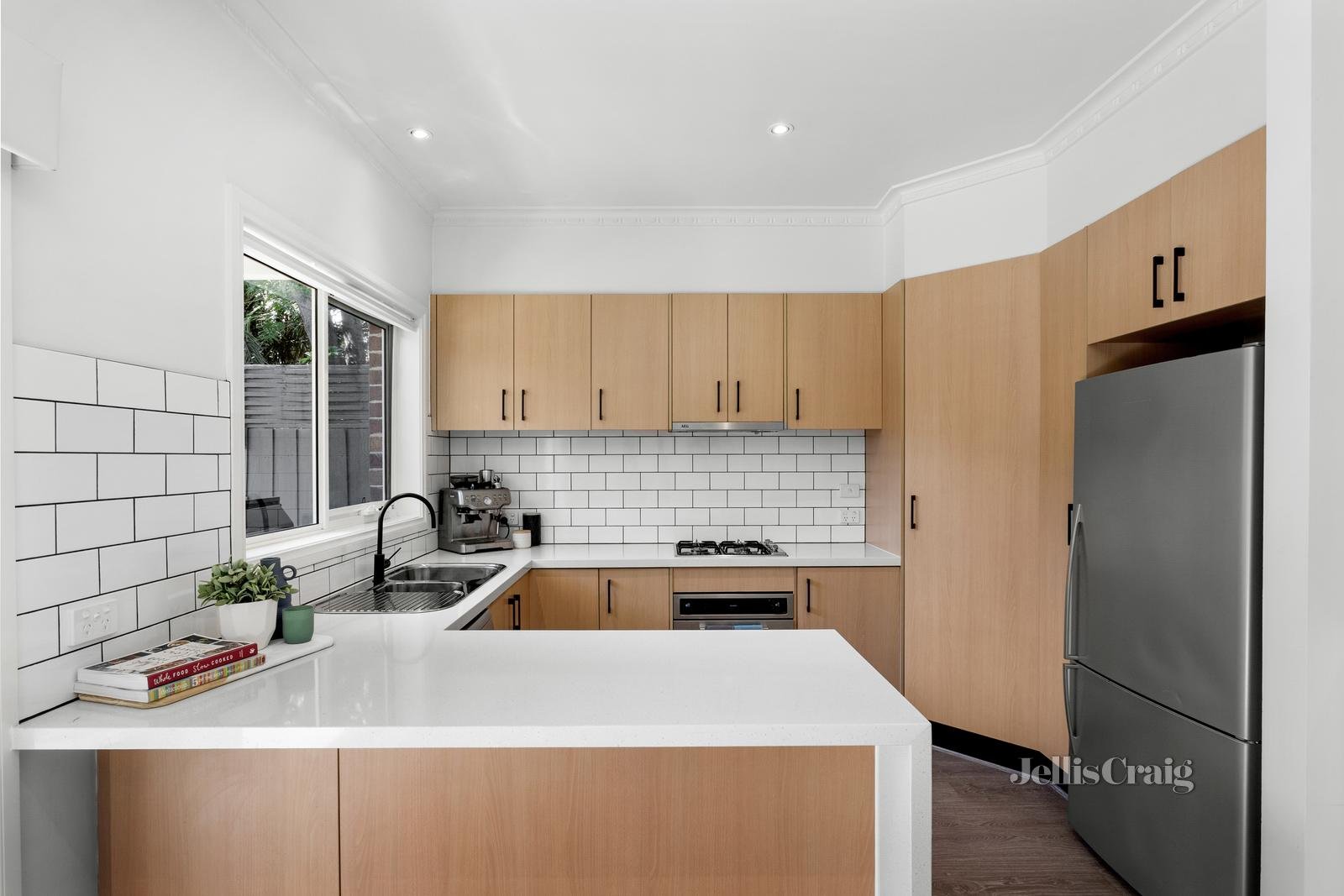 2/9 Clairmont Avenue, Bentleigh image 5