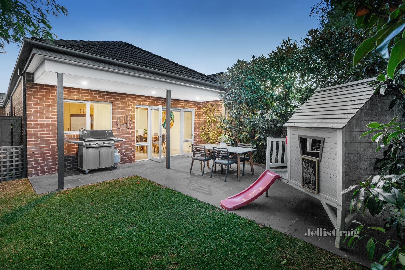 2/9 Clairmont Avenue, Bentleigh image 8