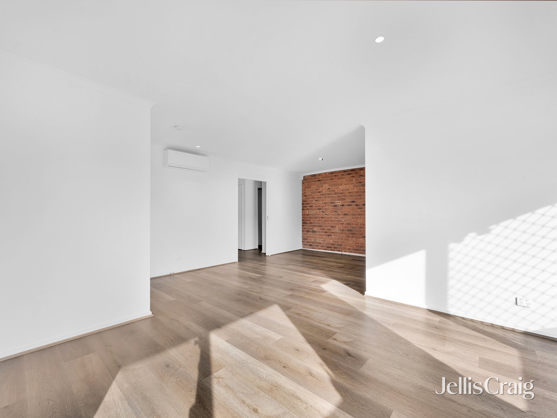 2/9 Clifford Street, Glen&nbsp;Waverley image 2