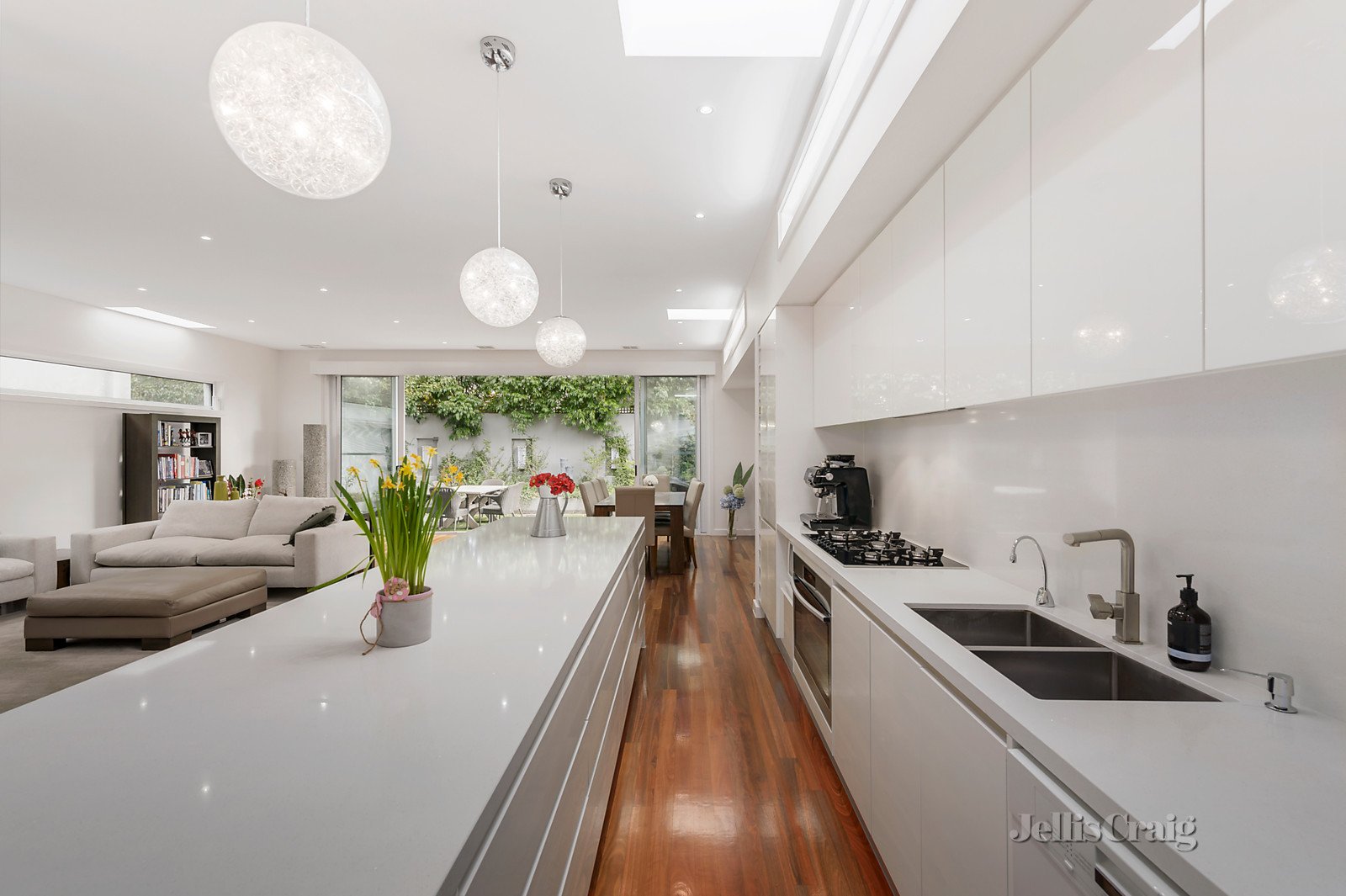 29 Closeburn Avenue, Prahran image 3