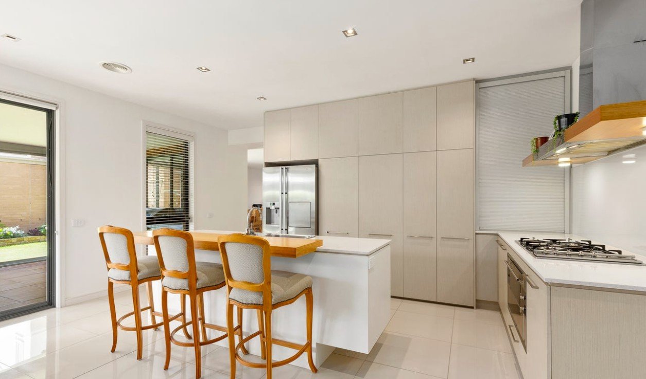 29 Dresden Drive, Waterways image 2