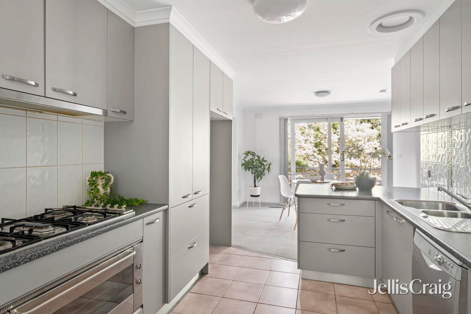 2/9 Elizabeth Street, Doncaster East image 3