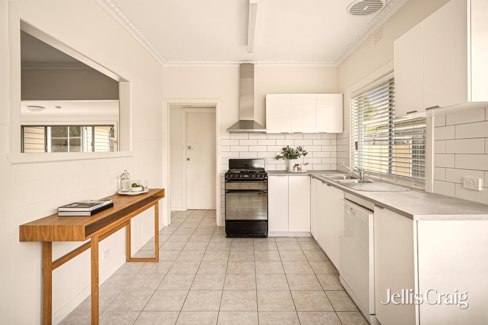 29 Elliot Street, Parkdale image 4