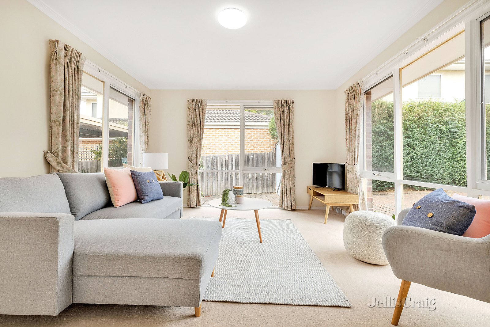 2/9 Ester Street, Greensborough image 2