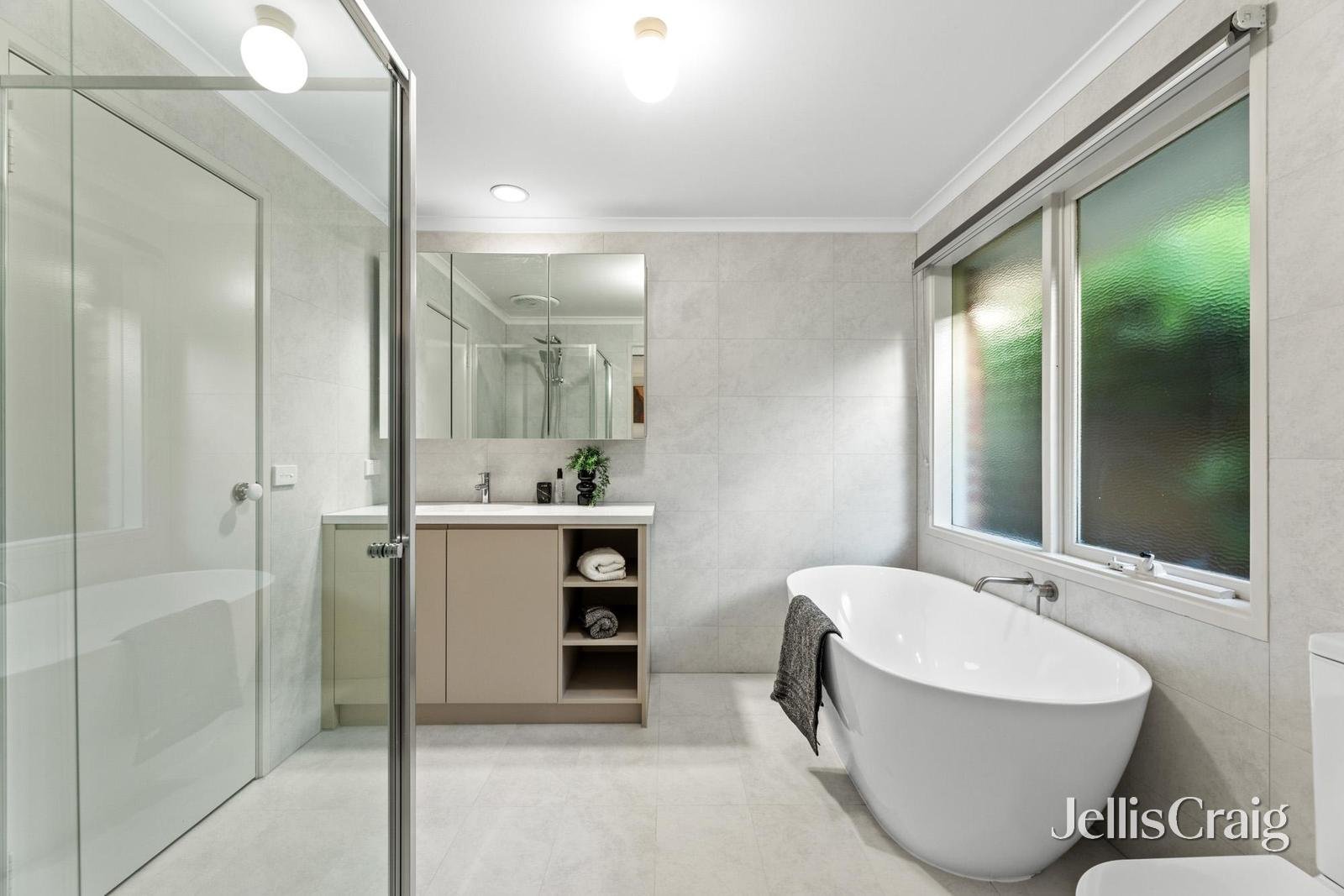 2/9 Hammence Street, Glen Waverley image 8