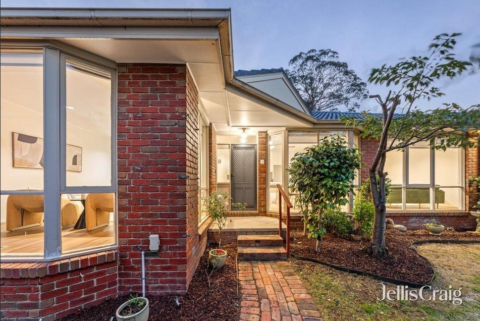 2/9 Hammence Street, Glen&nbsp;Waverley image 1