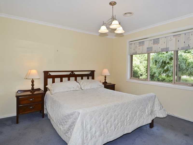 29 Helmer Crescent, East Geelong image 5