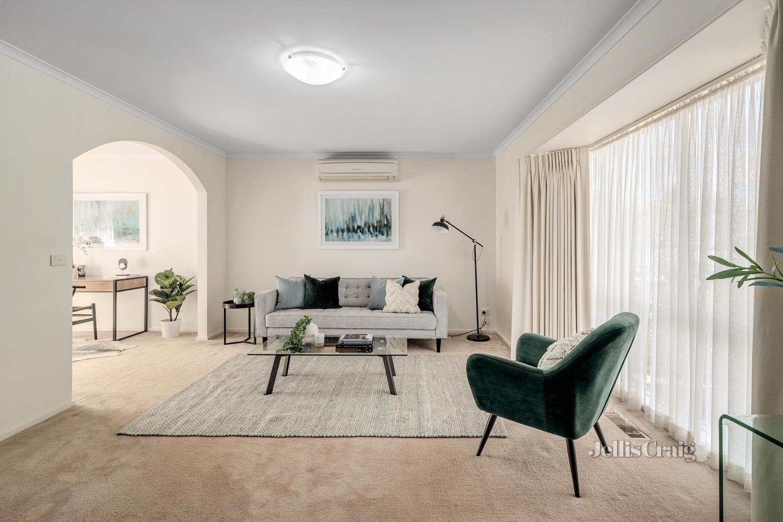 29 Jacqueline Road, Mount Waverley image 2
